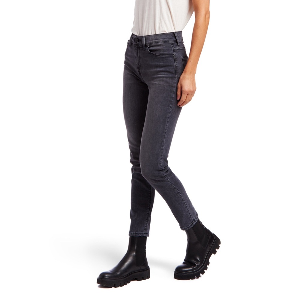 Elegant Gray Ankle Jeans for Women - Picture 2 of 9